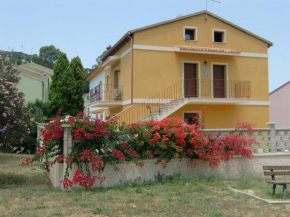 Гостиница La Casa Gialla  Карлофорте